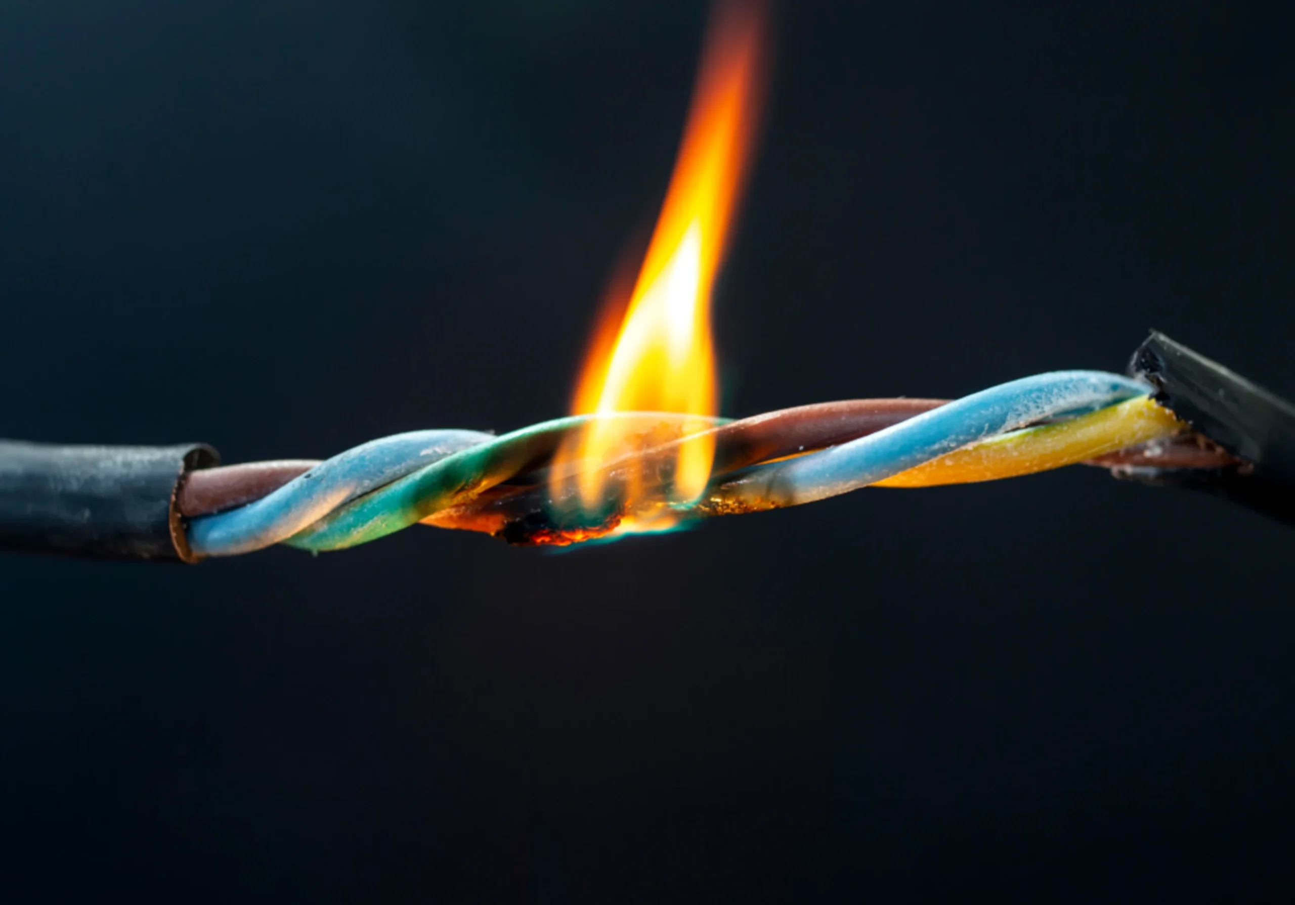 دلایل آتش گرفتن سیم و کابل برق